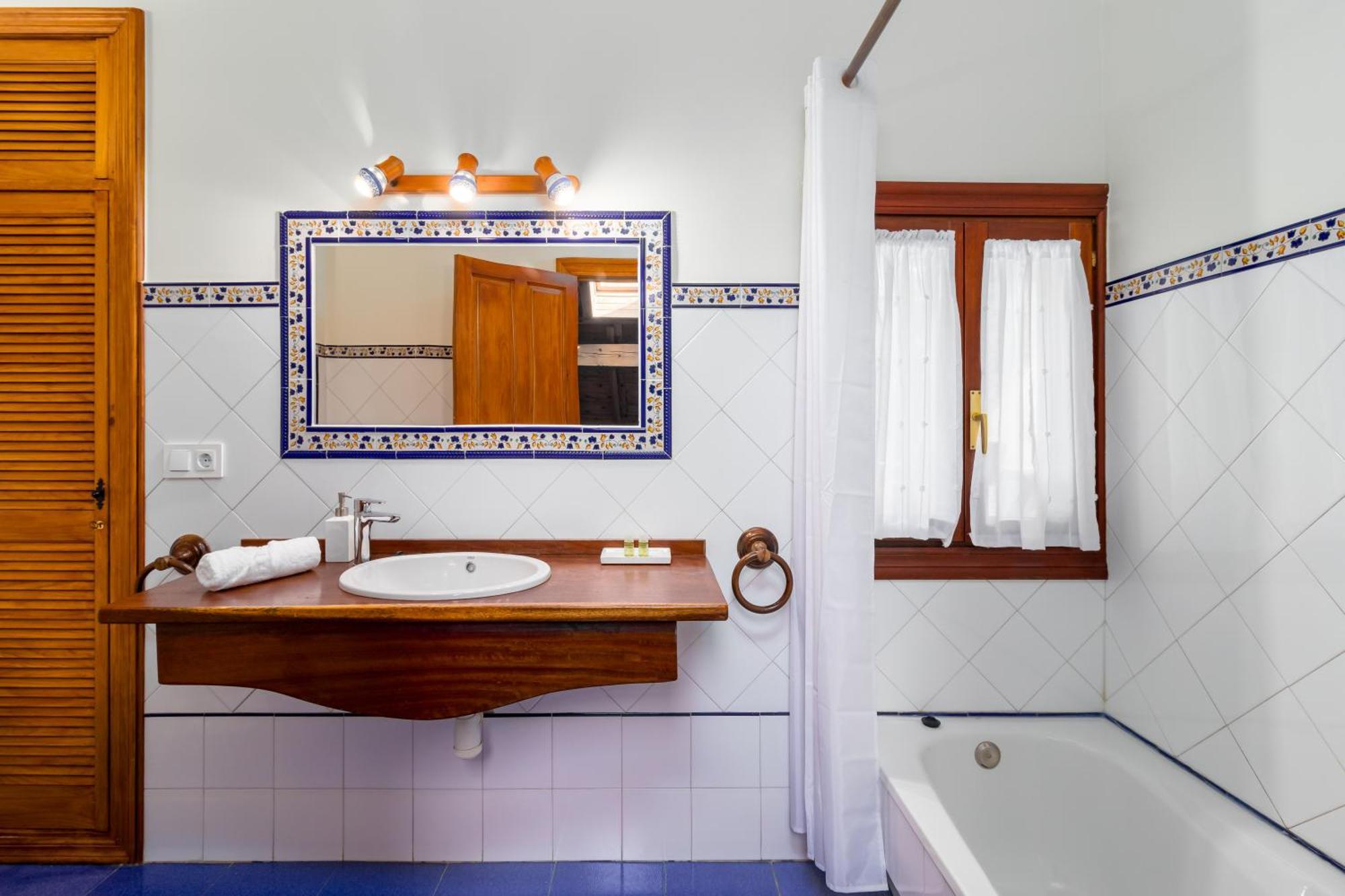 Casa Velasco * Esles